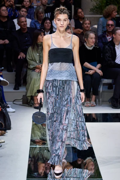 Look 32